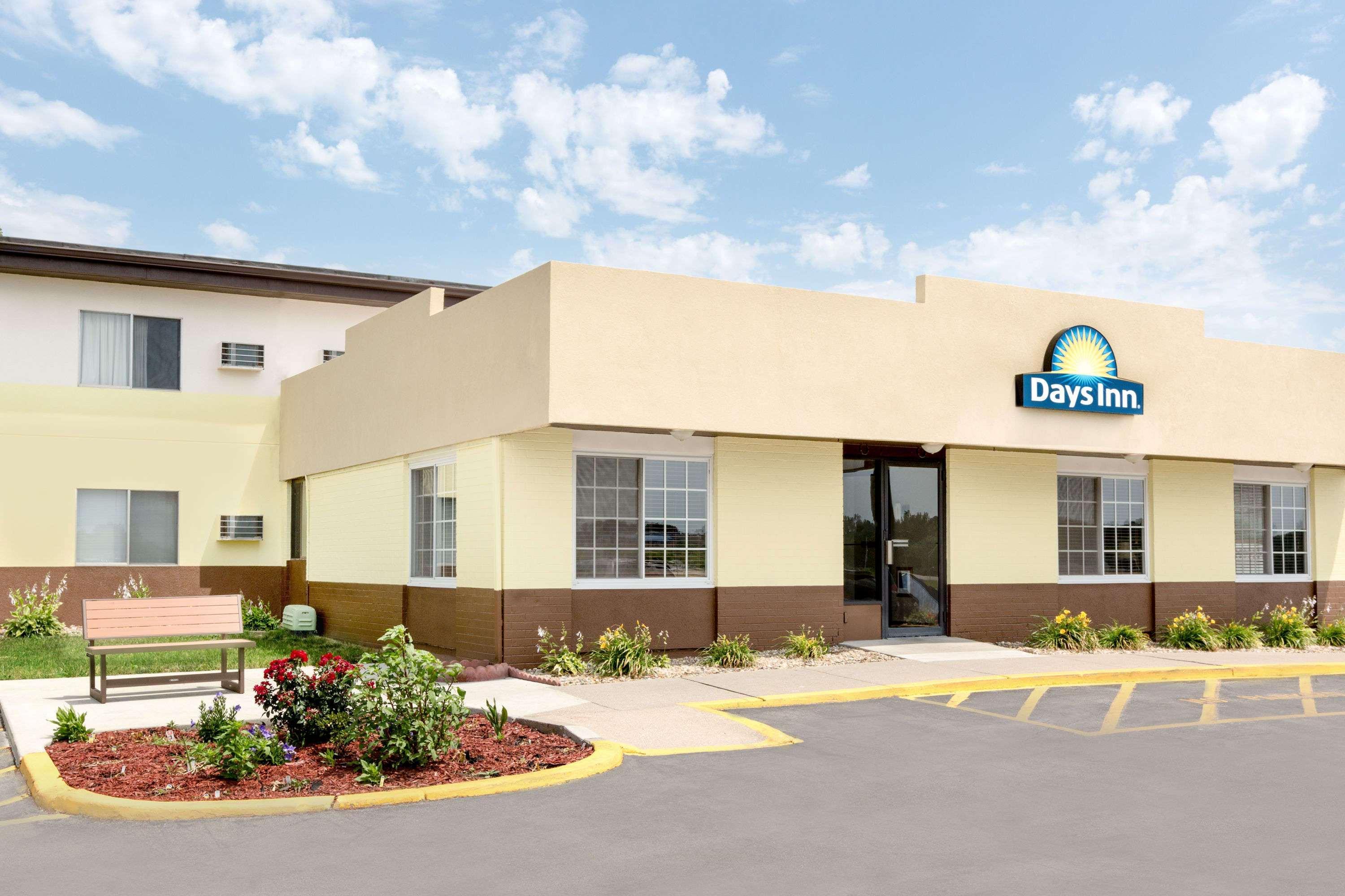 Days Inn By Wyndham Newton Extérieur photo