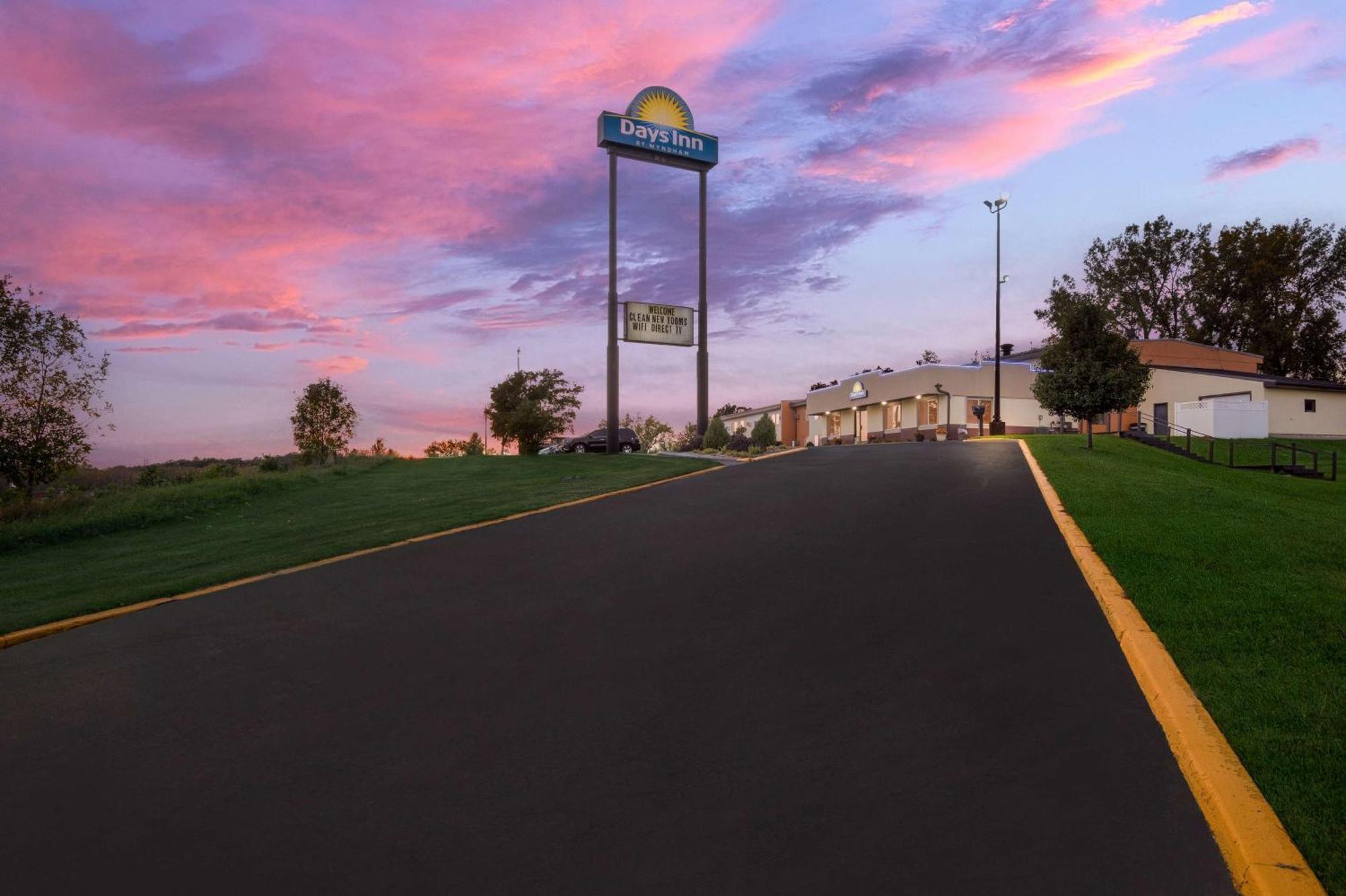 Days Inn By Wyndham Newton Extérieur photo