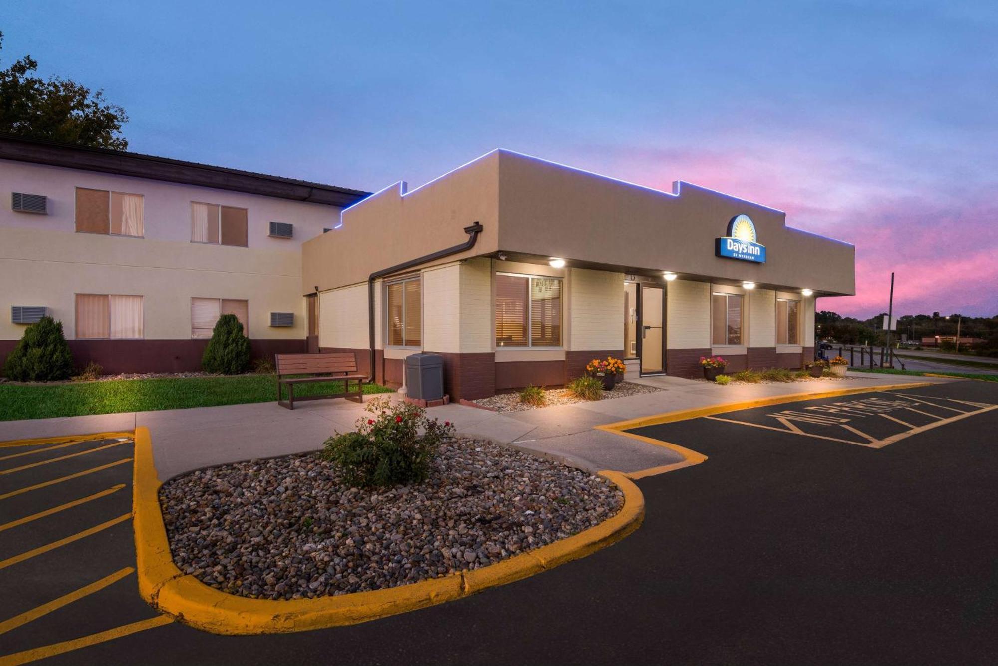 Days Inn By Wyndham Newton Extérieur photo