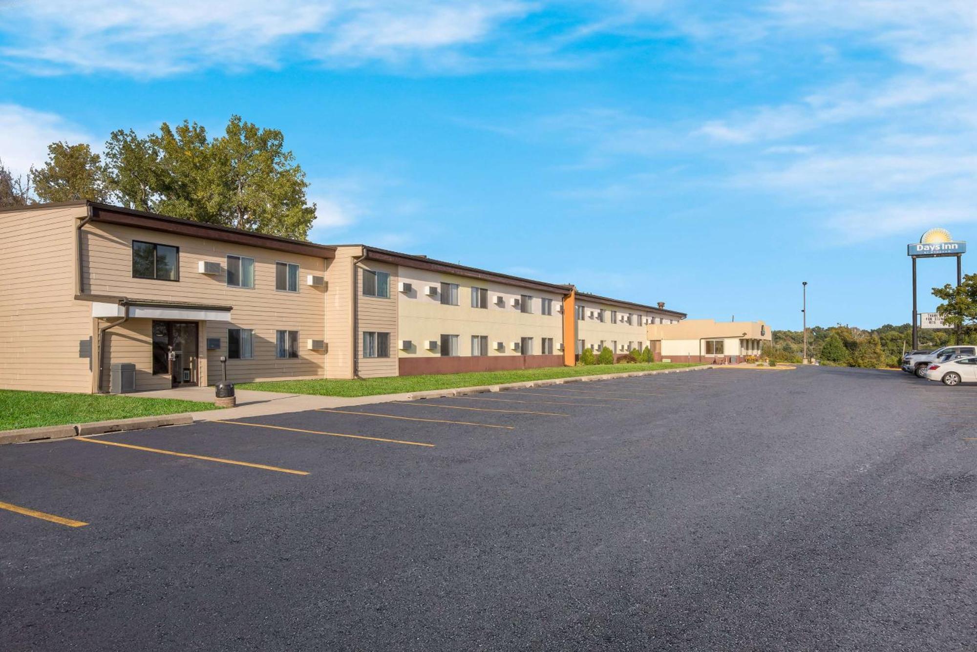 Days Inn By Wyndham Newton Extérieur photo