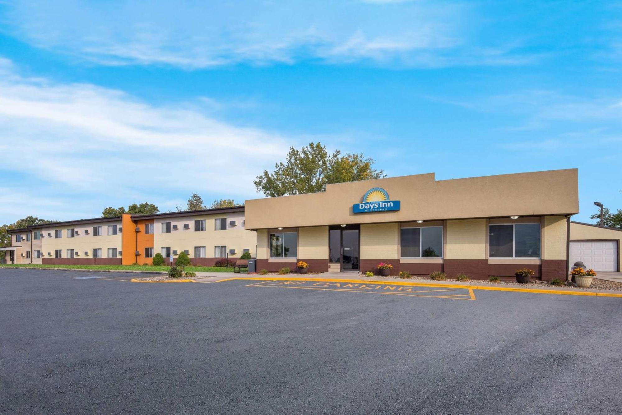 Days Inn By Wyndham Newton Extérieur photo